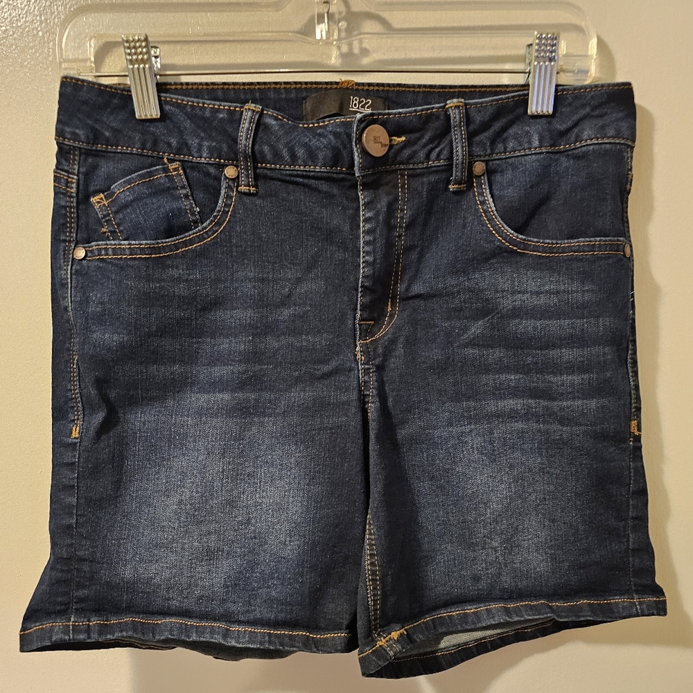 1822 Denim Women's Size 10 Dark Wash Blue Jean Bermuda Flat Front Shorts‎